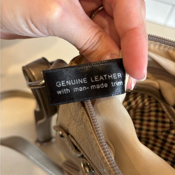 Giani Bernini Metallic Champagne Pebble Leather Crossbody Bag Shoulder Bag Purse - Picture 8 of 10